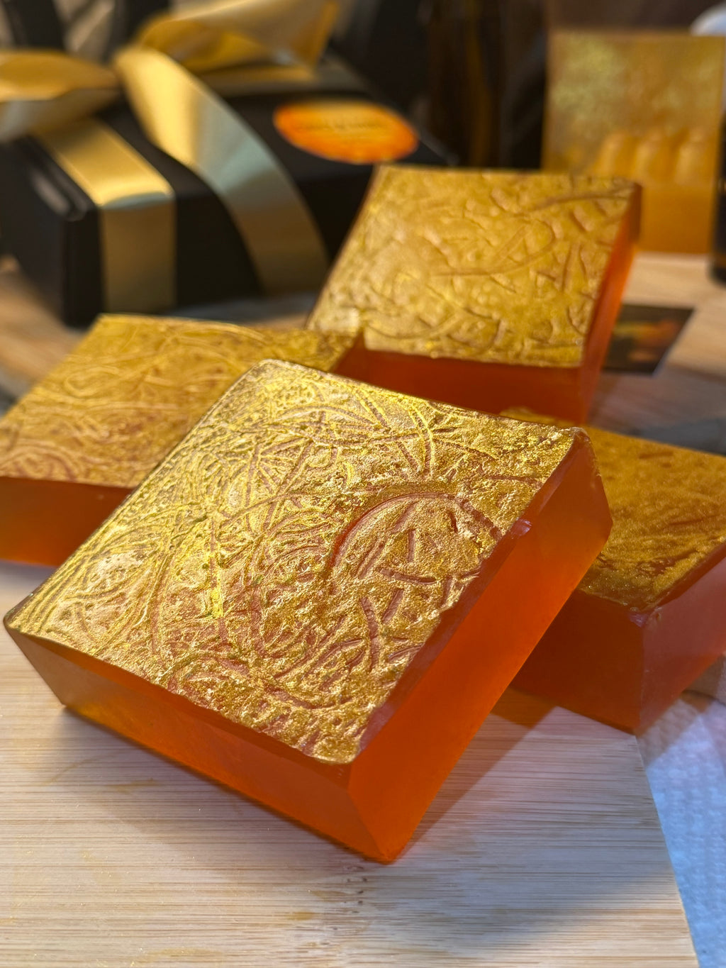 Caricia de cúrcuma con miel glaseada de oro ✨