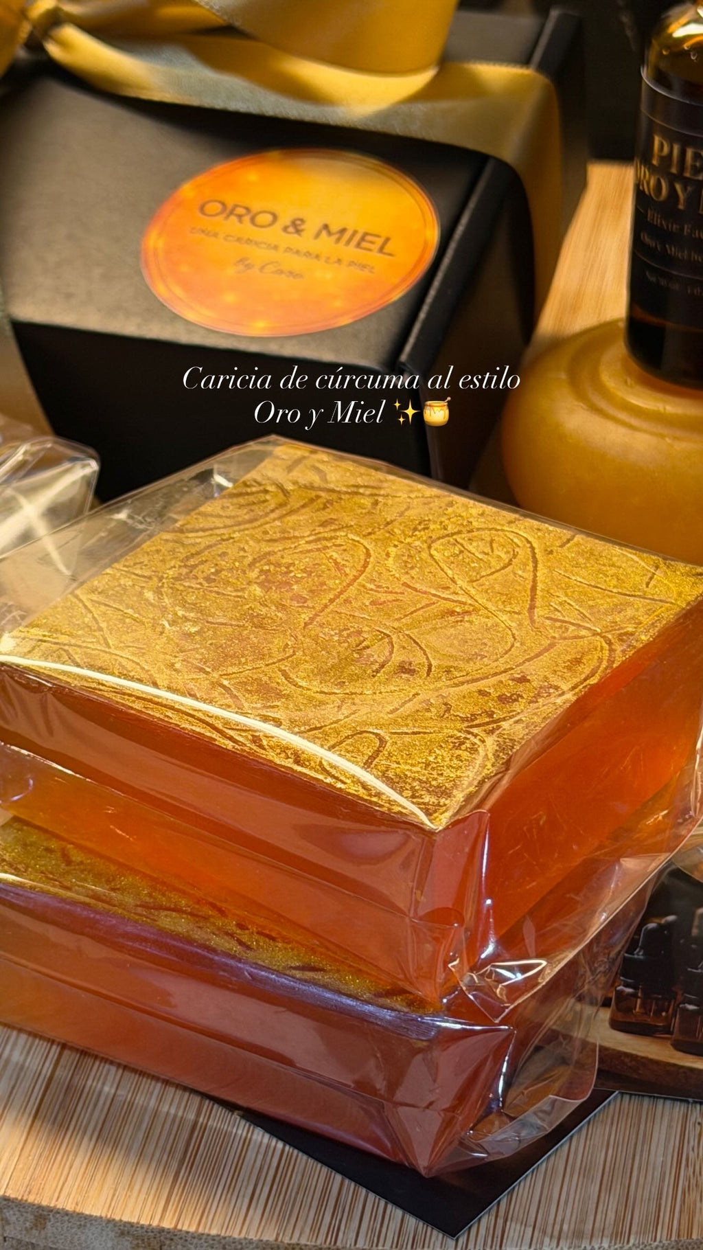 Caricia de cúrcuma con miel glaseada de oro ✨