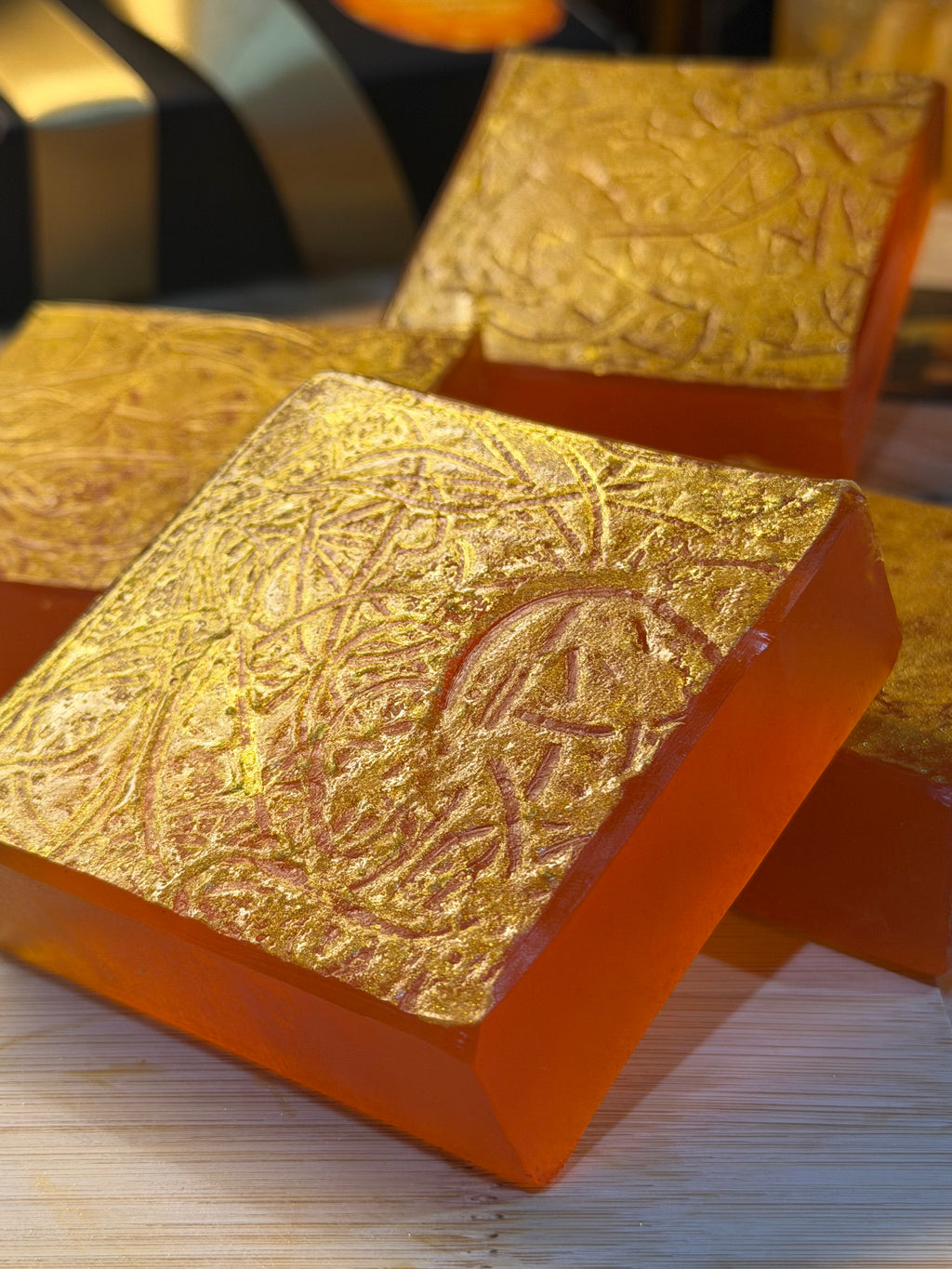 Caricia de cúrcuma con miel glaseada de oro ✨