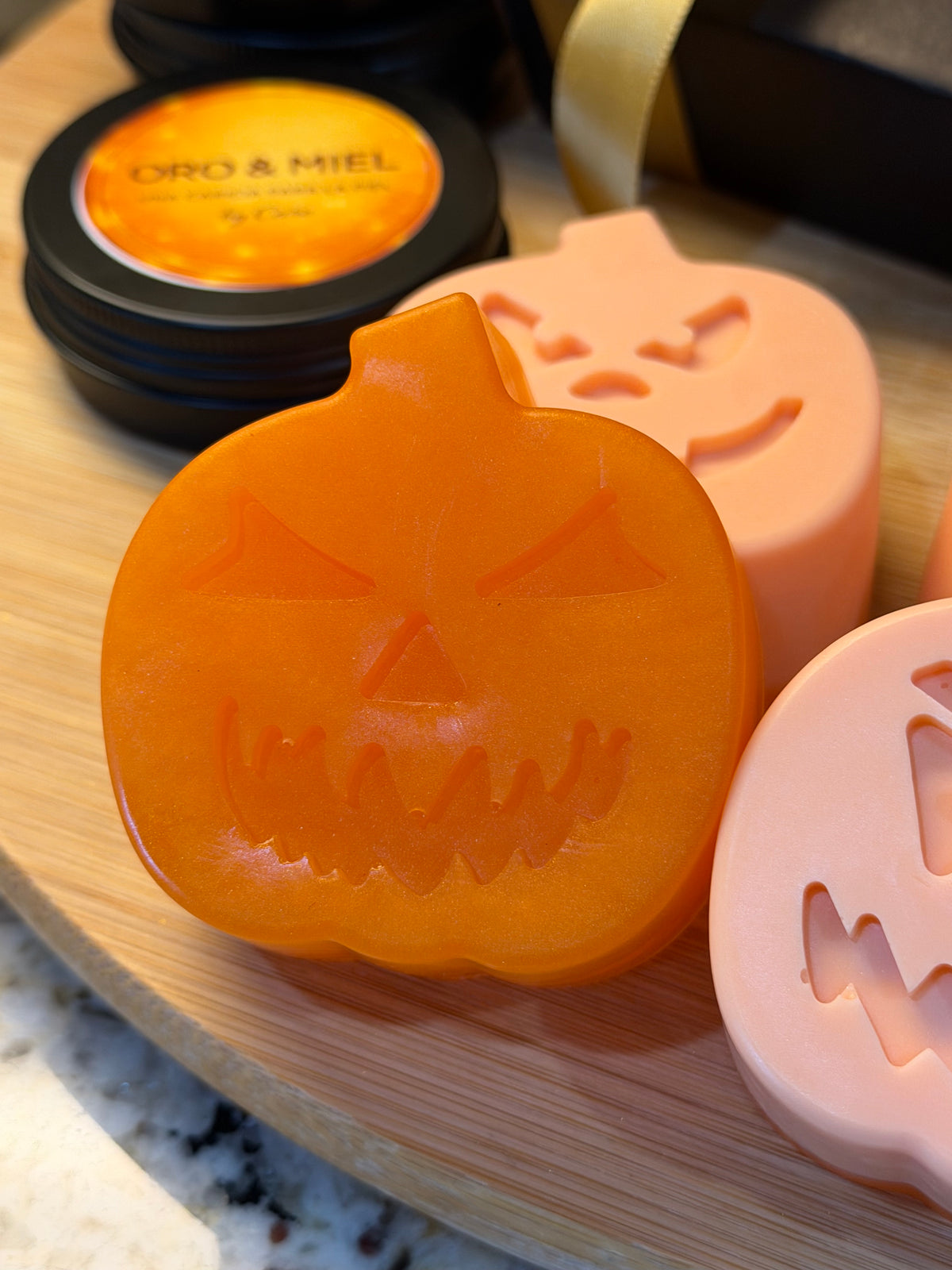 Caricias de Halloween para tu piel 🎃👻🧡

Con deliciosos aromas a pumpkin spice, naranja con leche y vainilla. 🍊🍦