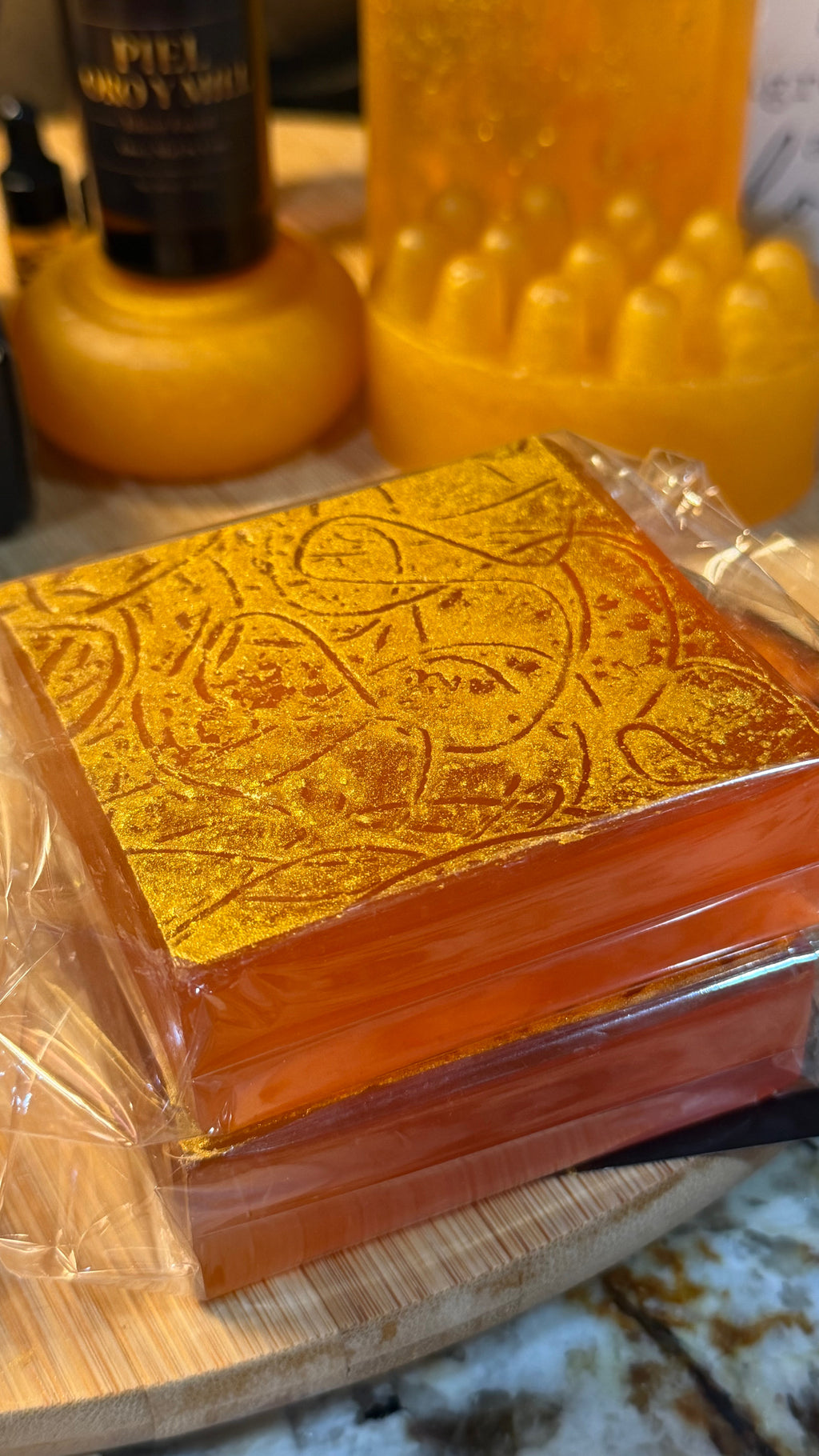 Caricia de cúrcuma con miel glaseada de oro ✨