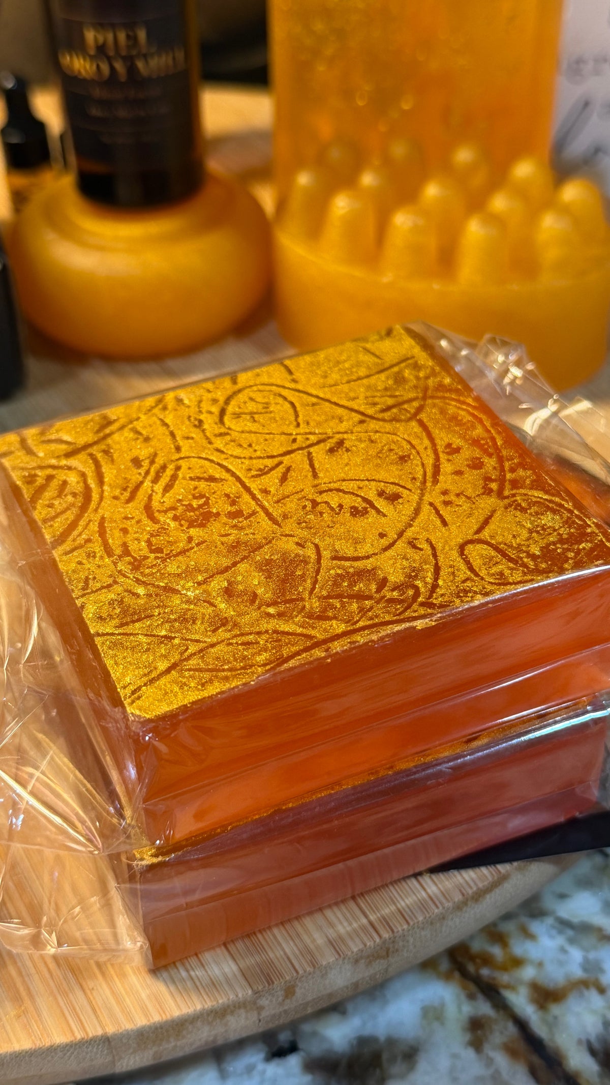 Caricia de cúrcuma con miel glaseada de oro ✨