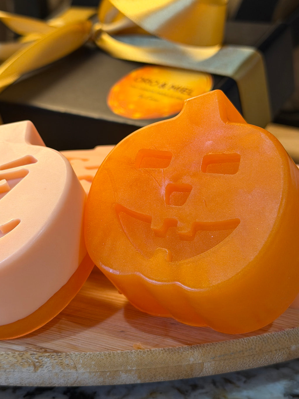 Caricias de Halloween para tu piel 🎃👻🧡

Con deliciosos aromas a pumpkin spice, naranja con leche y vainilla. 🍊🍦