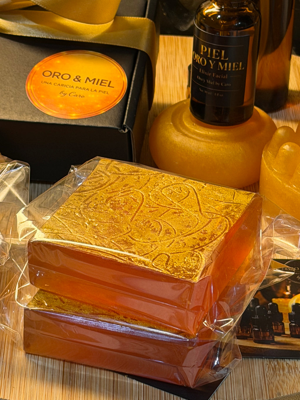 Caricia de cúrcuma con miel glaseada de oro ✨