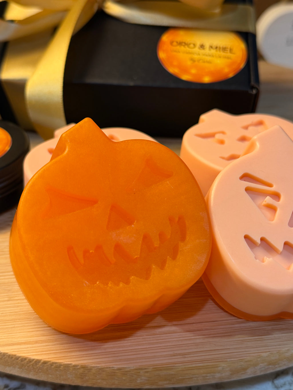 Caricias de Halloween para tu piel 🎃👻🧡

Con deliciosos aromas a pumpkin spice, naranja con leche y vainilla. 🍊🍦