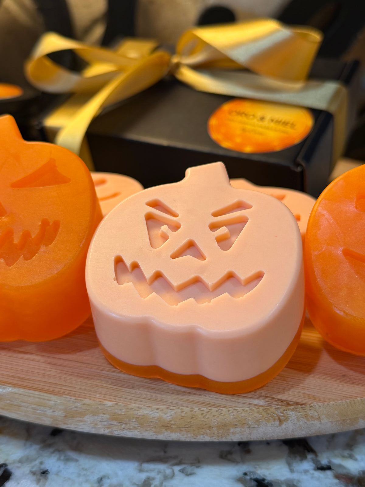 Caricias de Halloween para tu piel 🎃👻🧡

Con deliciosos aromas a pumpkin spice, naranja con leche y vainilla. 🍊🍦