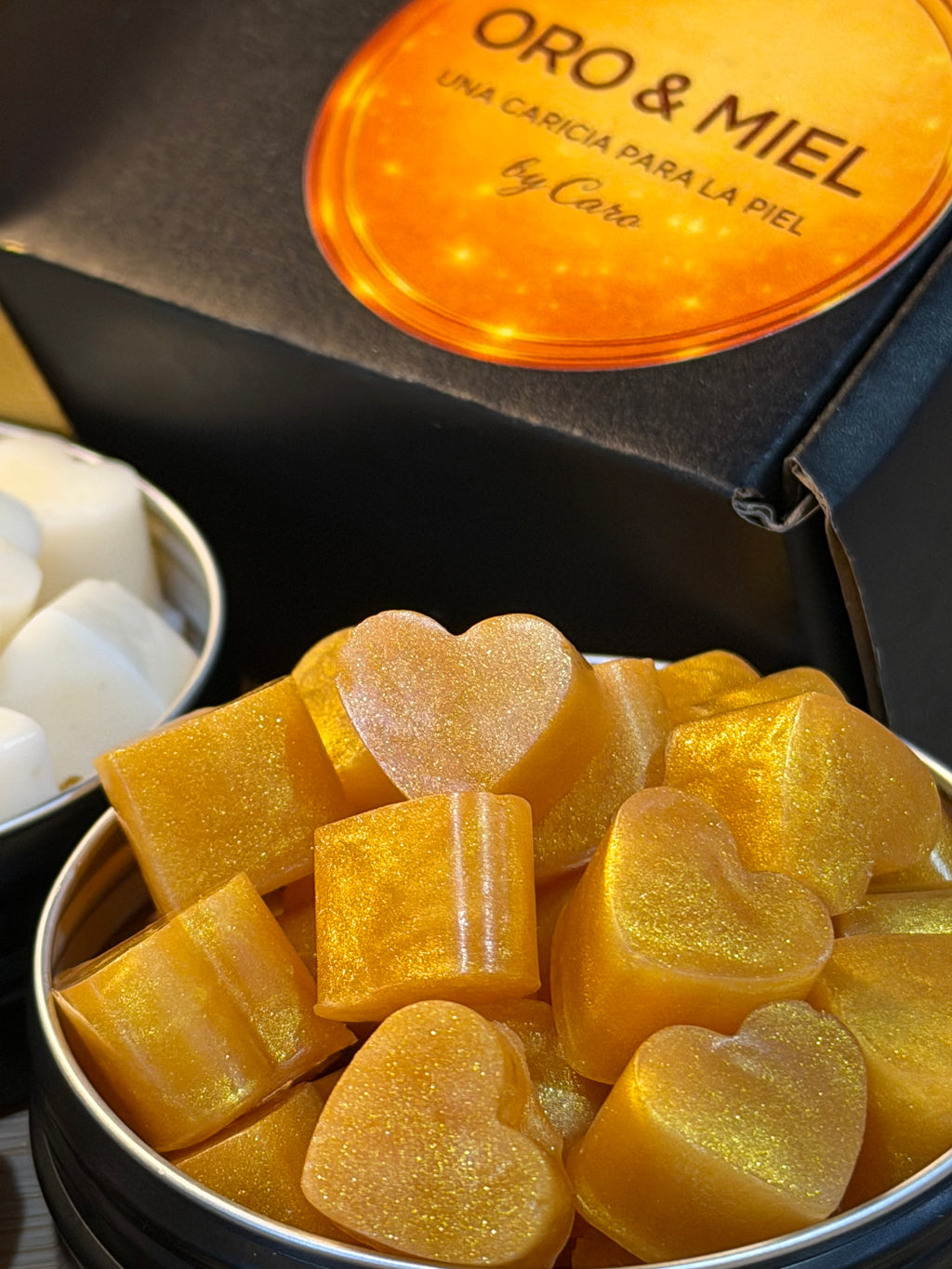 Golden Mini Soaps – 1 Tin
Scent: Creamy Piña Colada, Oatmeal & Honey