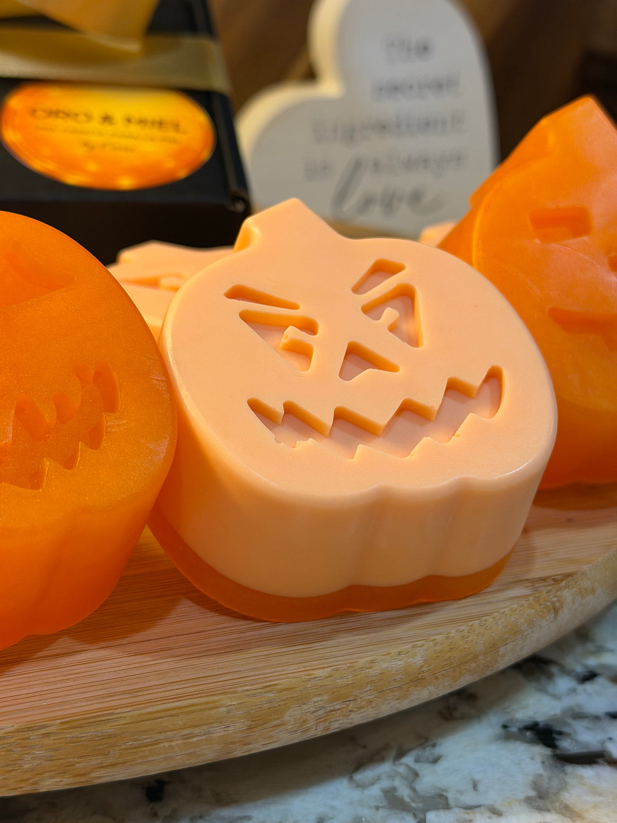 Caricias de Halloween para tu piel 🎃👻🧡

Con deliciosos aromas a pumpkin spice, naranja con leche y vainilla. 🍊🍦