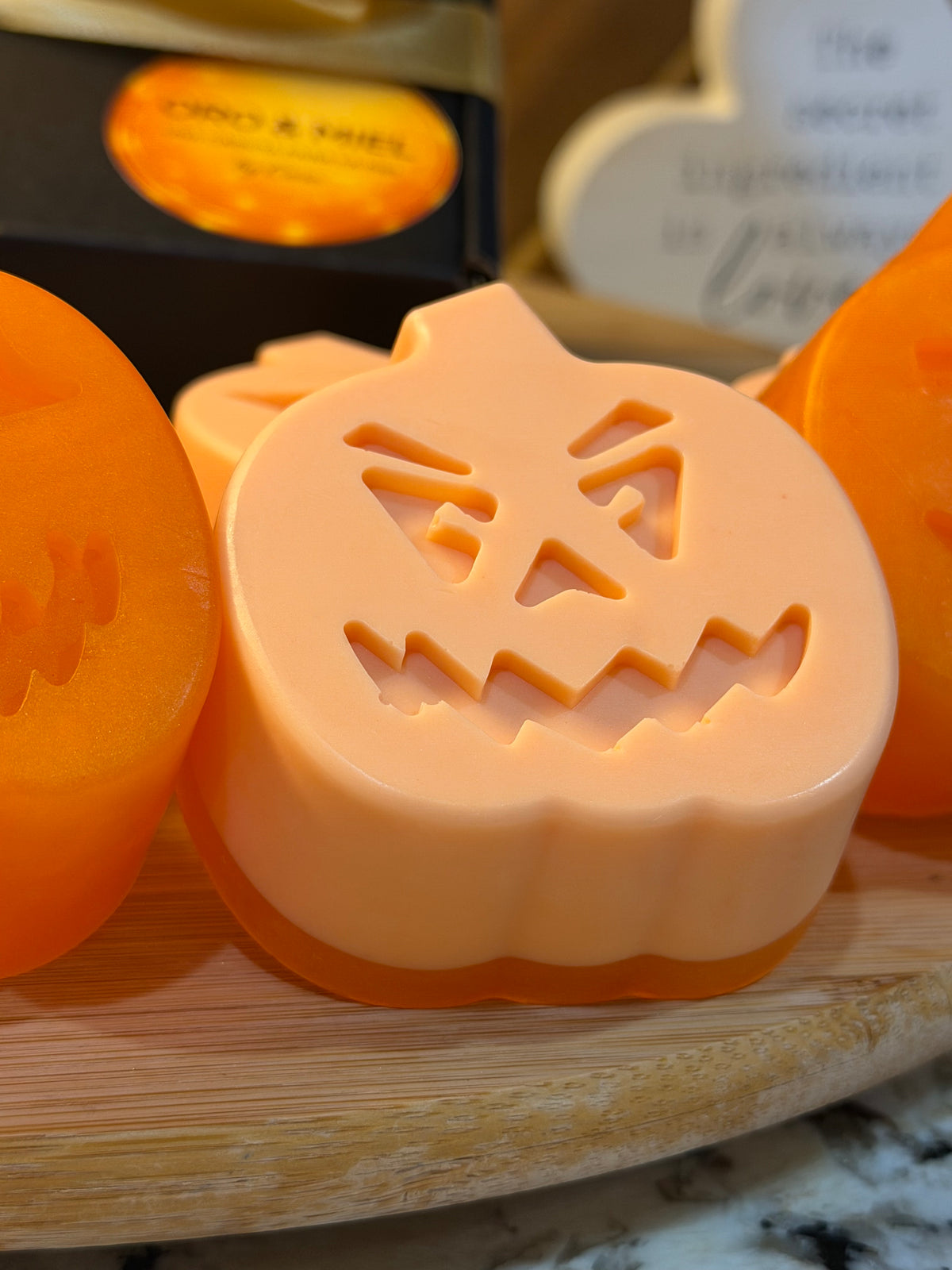 Caricias de Halloween para tu piel 🎃👻🧡

Con deliciosos aromas a pumpkin spice, naranja con leche y vainilla. 🍊🍦