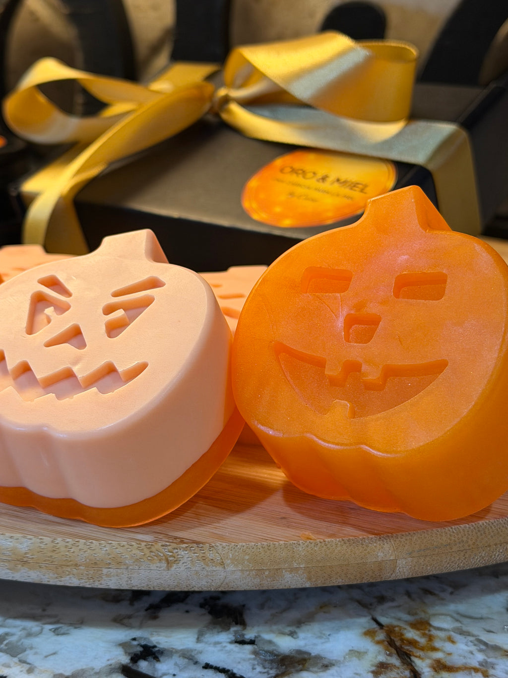 Caricias de Halloween para tu piel 🎃👻🧡

Con deliciosos aromas a pumpkin spice, naranja con leche y vainilla. 🍊🍦