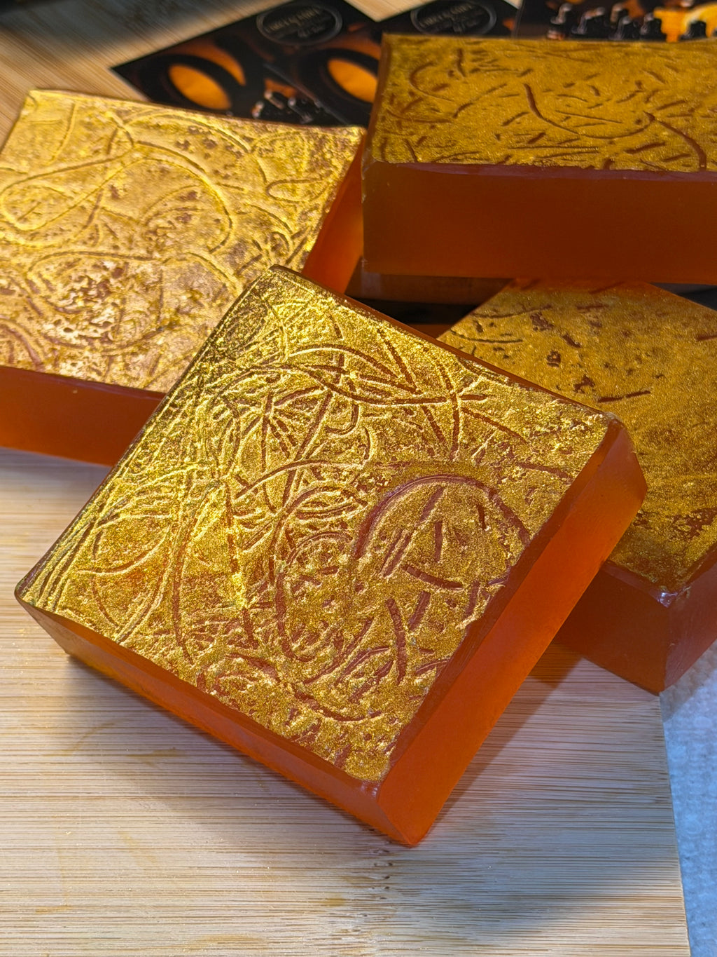 Caricia de cúrcuma con miel glaseada de oro ✨