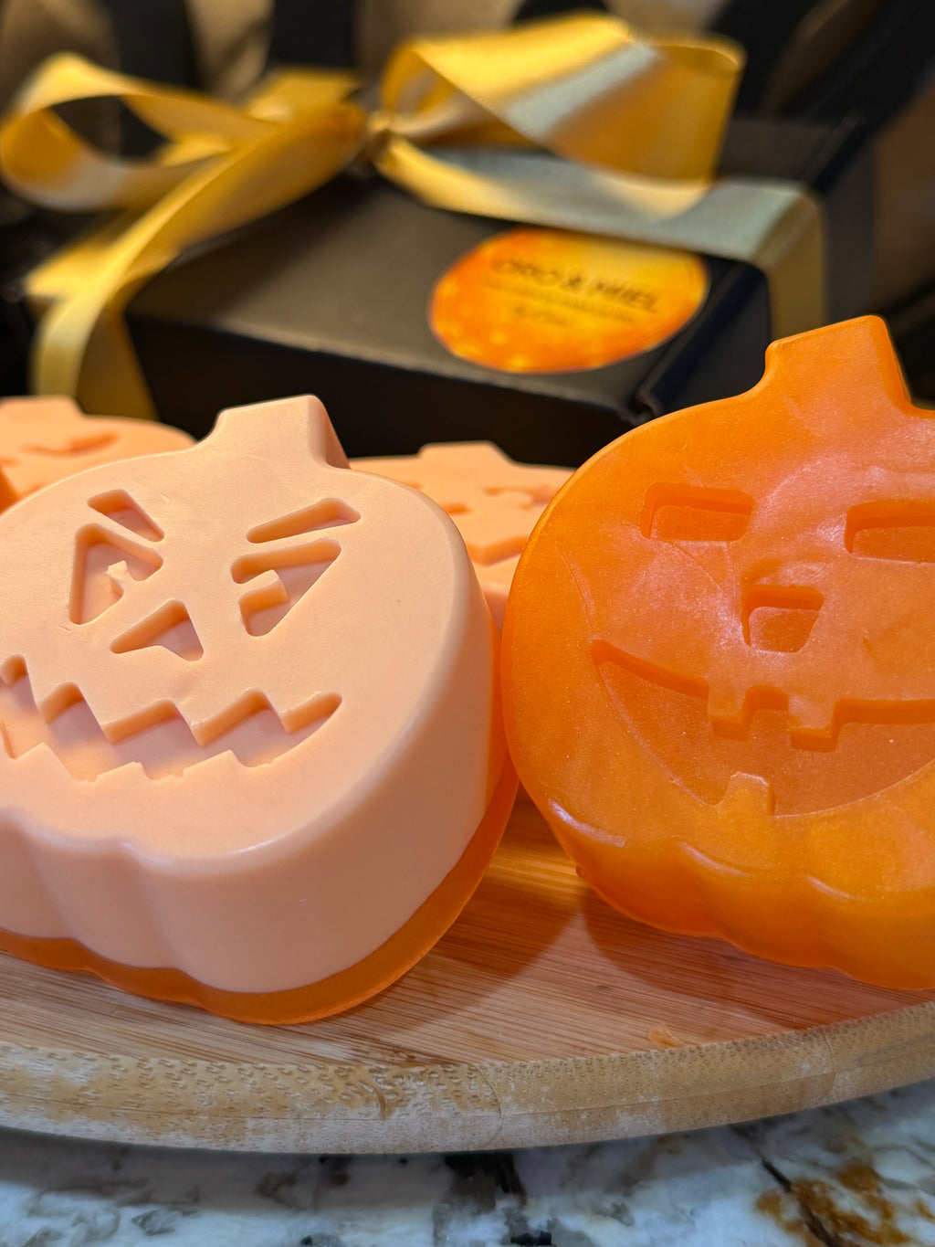 Caricias de Halloween para tu piel 🎃👻🧡

Con deliciosos aromas a pumpkin spice, naranja con leche y vainilla. 🍊🍦